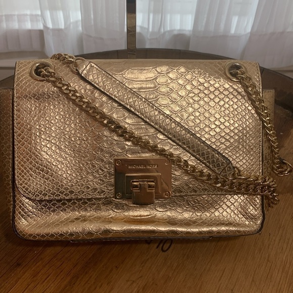 Michael Kors Med Tina Convertible Pale Gold Flap Flip Lock Embossed Leather Bag - Picture 10 of 17